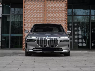 BMW i7  Фото №2