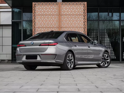 BMW i7  Фото №4